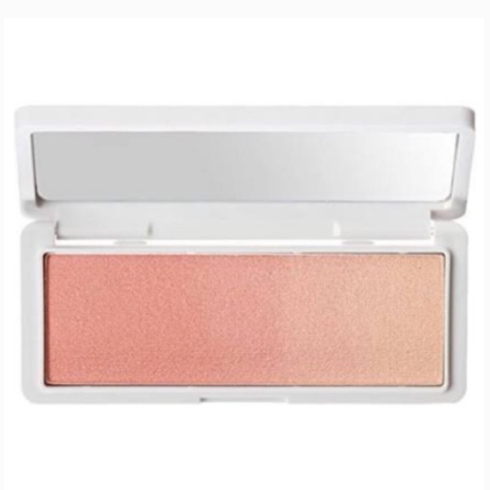 NWT Light the Glow Illuminating Gradient Blush